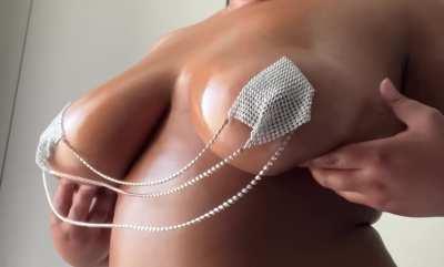 Shiny tits for a shiny new year ✨🍈🍈✨