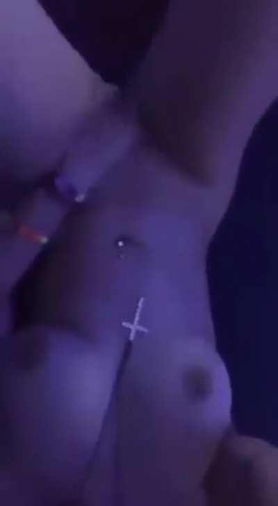 College slut plays with her pussy 💦💦