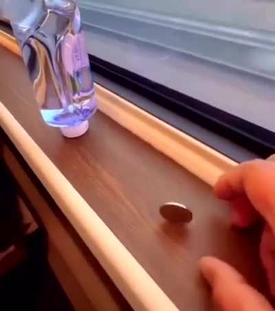 This is how smooth a train ride is in China, traveling at 212 MPH (340 KMH).