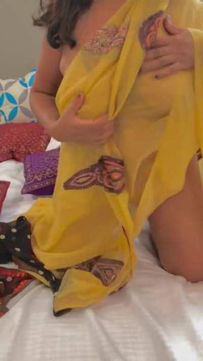 Wanna check this Indian MILF strip tease of her saree ... Let me know if you were stroking looking at me... Please ...