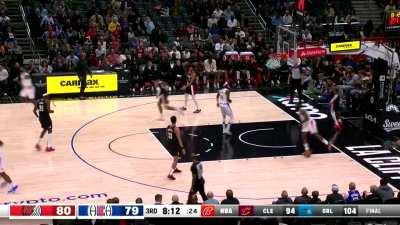 [Highlight] James Harden drives down the lane for his first dunk as a Clipper!