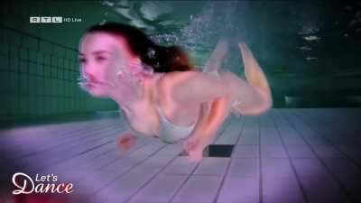 Julia Beautx im Bikini - Let’s Dance show vom 31.03.23