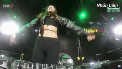 D D D D Drop the Bass