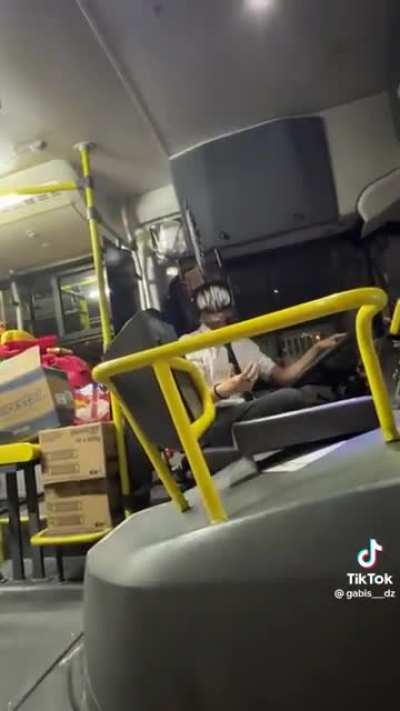 Denji avistado fazendo bicos em Joinville