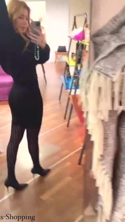 Palina's Arsch in super enger Leggings (18. Dezember 2022)