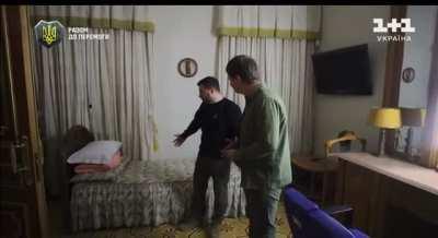 Zelenskyy’s room tour of a place where he stayed for the last year
