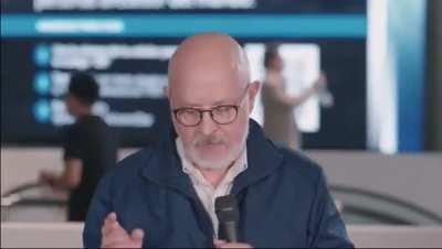 Shots fired at Lakewood church before Spanish service. Video Captures the shots.