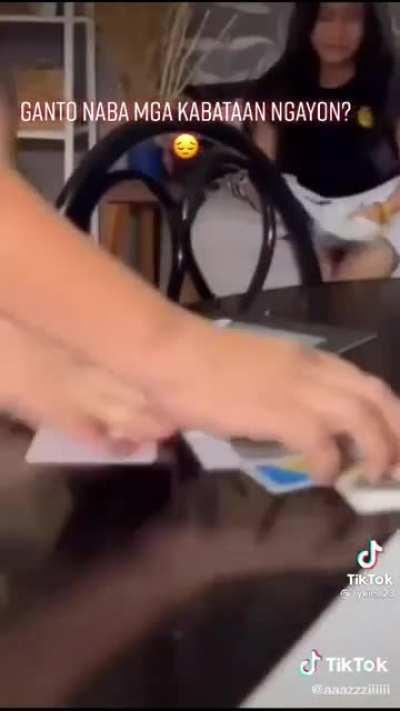 Ripping of photocards dahil hindi naghugas ng pinggan.