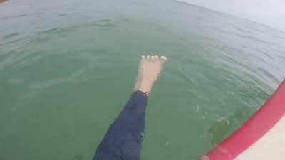 showing off my cute toes while surfing :)