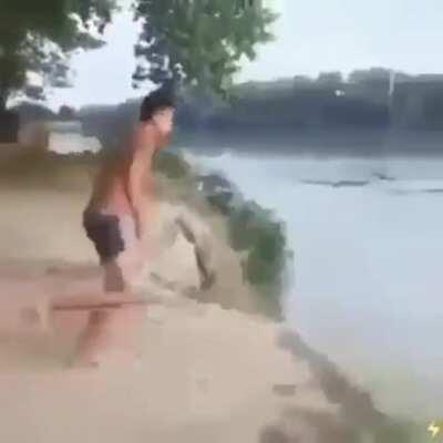 *musica do mario toca rapidamente após o acontecimento*