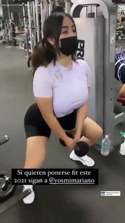 Miren esas tetas grandísimas y ese culote