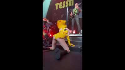 She can move that thang.