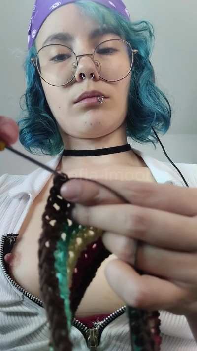 Playing a little with the yarn hehe