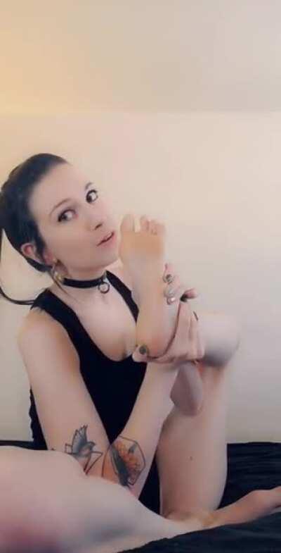 lic-lic-lic-lick me like a lollipop 🍭