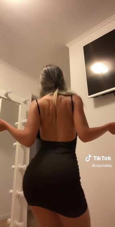 Tight dress great ass