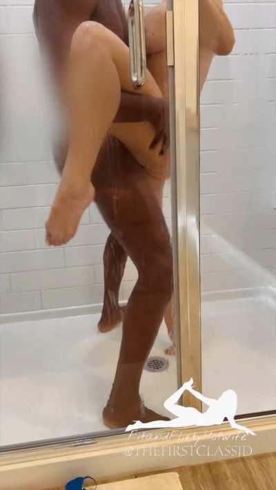 Started the morning with a nice stretch in the shower 💦💦🍆🤤