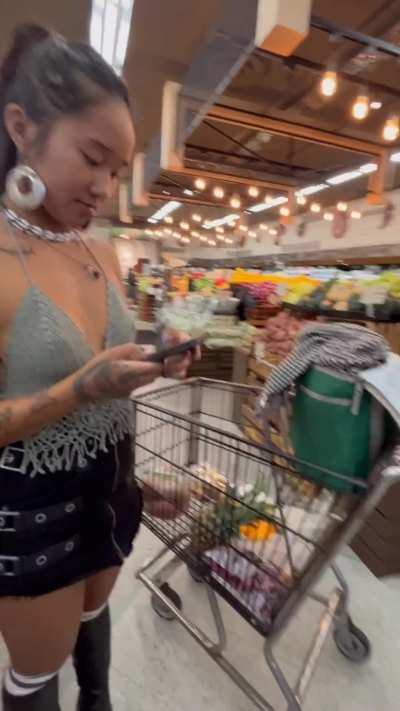 Flashing my Pussy for Thanksgiving shopping 