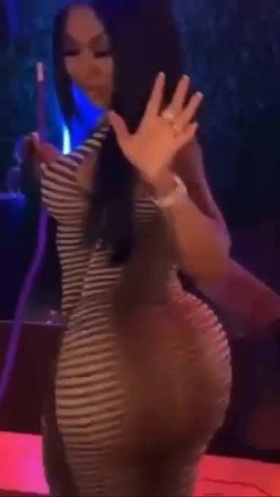 Y’all better be jerking for ari rn, dm and lmk what other celebrities yall fw