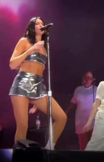 never wanted to be a mic stand so bad