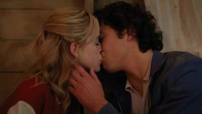 Kiernan Shipka - Sweethearts