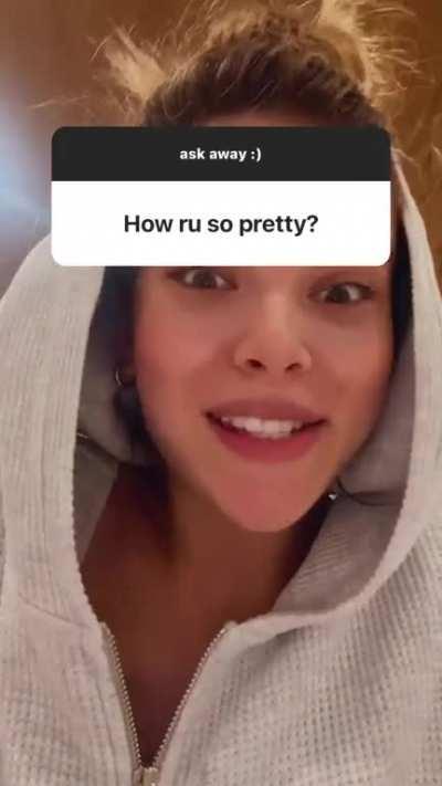 Hailee getting a compliment from a fan on her IG story
