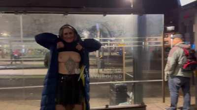 the lovely guy at the left showed me thumbs up when he caught me hihi [GIF]