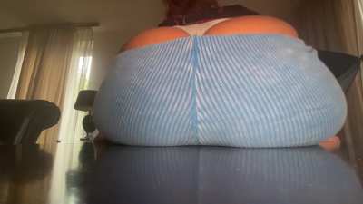 Smother that lil face in like this