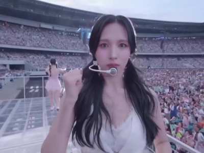 Heart and kiss from Mina during 