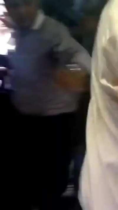 Dheere Dheere Aao, sab ko jagah milegi