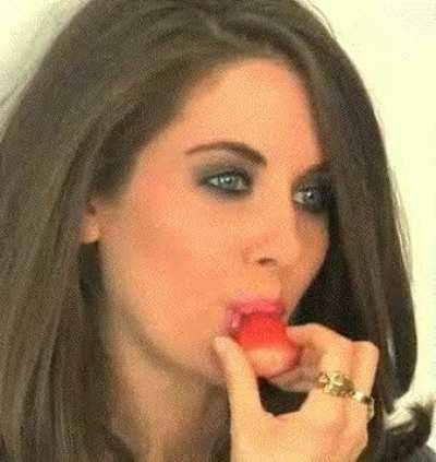 I'd love to feel alison bries soft tongue everywhere
