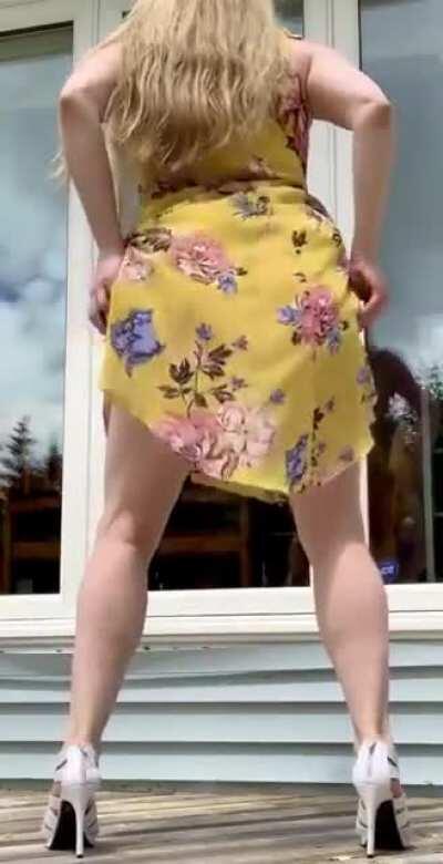 What to wear under a yellow dress☺️😘💋[F][OC]