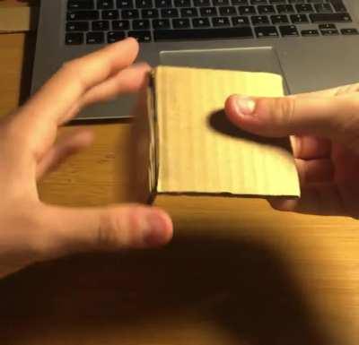 how can it be hinged on both ways???