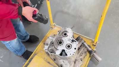 The sound of this laser eating through engine grime is strangely hypnotic.