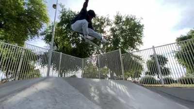 Kickflip catches are too satisfying 😭