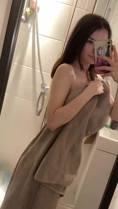 (F20) oopsie, i dropped something 😋