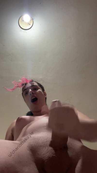 Milk is falling, open your mouth 🤭🤤