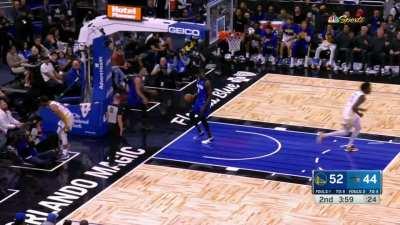 [Highlight] Steph takes it to the hoop for the basket.