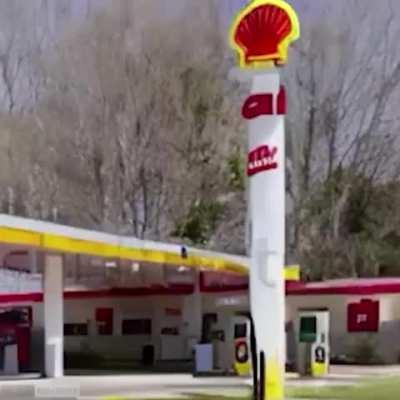 Hilariously strange and unsettling AI generated episode of Top Gear