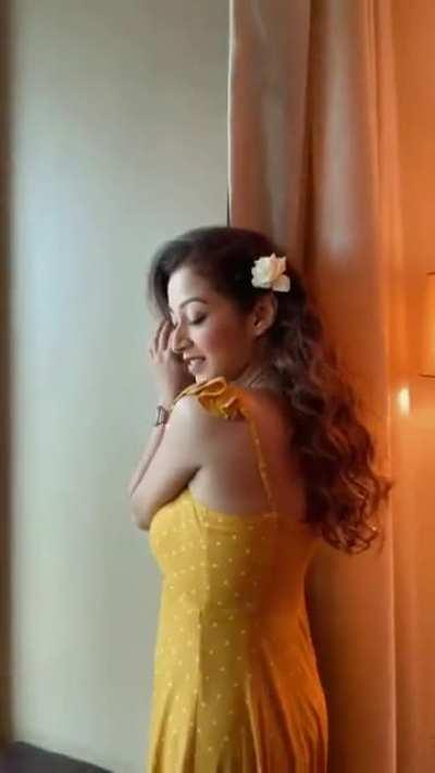 Sunayana Fozdar aka Anjali Bhabhi showing off her amazing front 🤤💋🔥