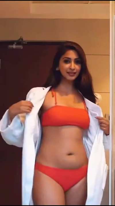 Voluptuous Esshanya maheshwari