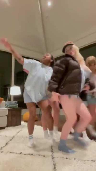 Billie Eilish in her new tiktok video