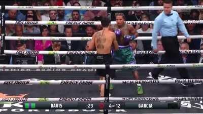 Despite being 6 inches away from Dwarfism, Gervonta Davis counters and potshots significantly taller opposition from the outside