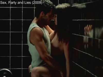 Ana de Armas loves being naked