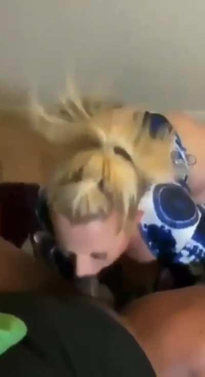 This PAWG knows how to give good neck