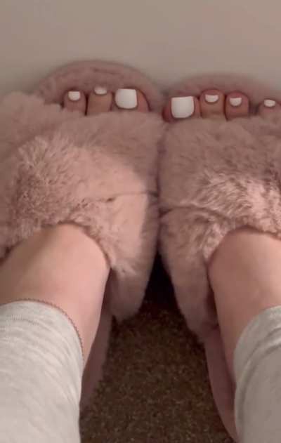 Mummy needs ur warm cum on her toes 💦