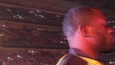 You know your music is good when even the security guard is nodding his head