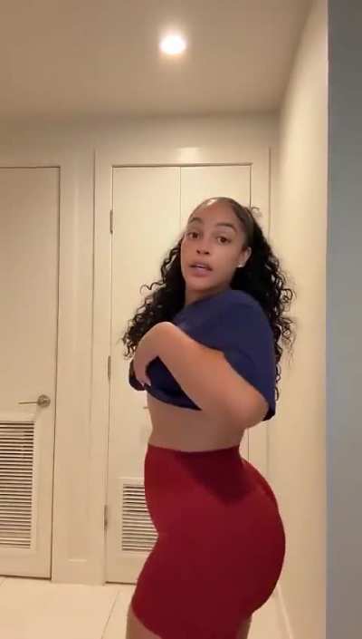 Joie Chavis (@joiechavis)