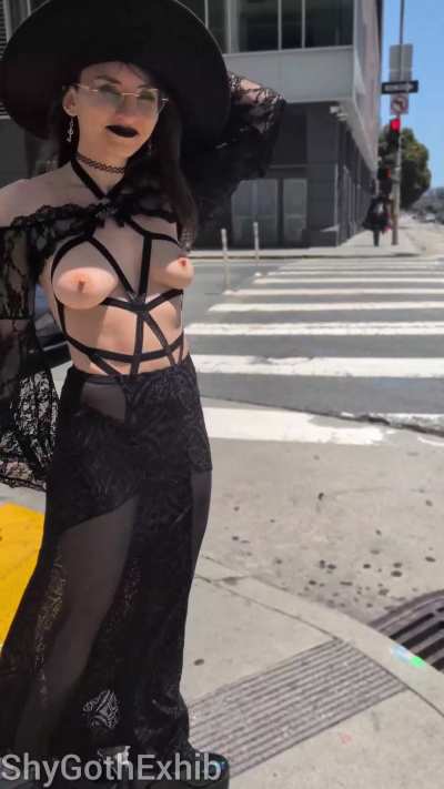 It's just me, your local exhib witch!