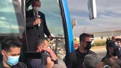 Tayyip Erdoğan'dan geçinemediğini söyleyen vatandaşa dalga geçer gibi cevap: 