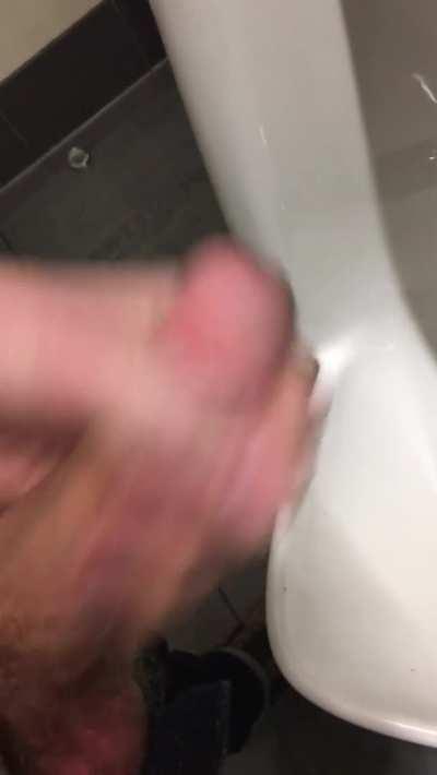 Risky jerkoff in the airport